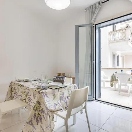Pentalocale Corso Italia 27 Piano Terra Con Spazio Esterno Holiday home