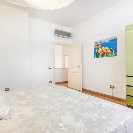 Holiday home Pentalocale Corso Italia 27 Piano Terra Con Spazio Esterno *