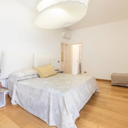 Pentalocale Corso Italia 27 Piano Terra Con Spazio Esterno Holiday home